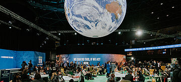 Arbeitsbereich im Konferenzgebäude der Weltklimakonferenz in Glasgow