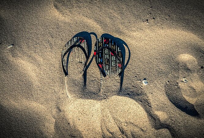 Flip-Flops am Strand