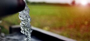 Bewässerung mit Rohrbrunnen (Grundwasserpumpe)