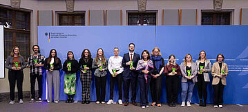 Absolventinnen und Absolventen des Ausbildungsverbunds Berlin geehrt