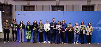 Absolventinnen und Absolventen des Ausbildungsverbunds Berlin geehrt