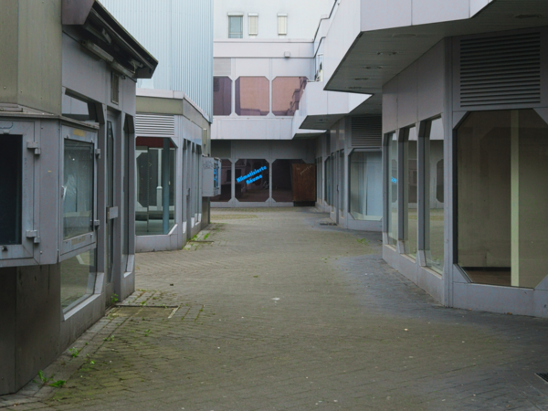 Leerstehende Geschäftsräume in einer Stadt