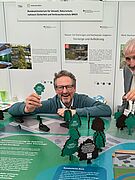 Eckart von Hirschhausen am Stand