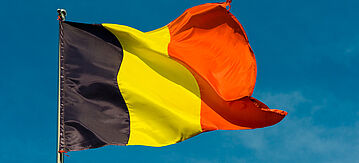 Flagge von Belgien weht im Wind