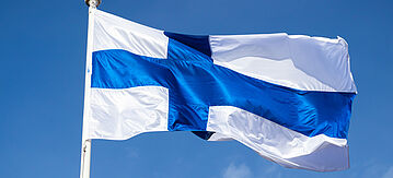 Flagge von Finnland an einem Mast