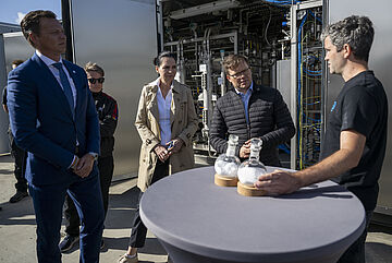 Besuch bei H2 Apex. Weitere Informationen siehe Bildunterschrift