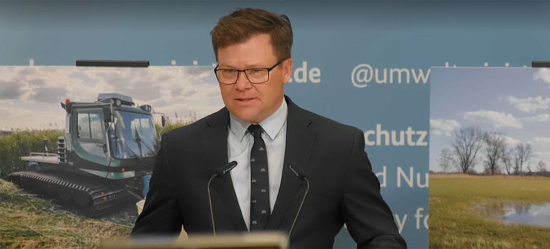 Carsten Schneider am Rednerpult