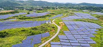 Luftaufnahme einer Solaranlage