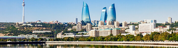 Skyline der Stadt Baku in Aserbaidschan