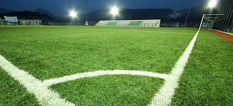 Kunstrasen auf einem Sportplatz