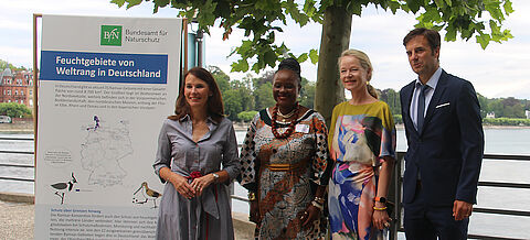 Rita Schwarzelühr-Sutter und Umweltministerin Thekla Walker mit 2 Gästen der Veranstaltung