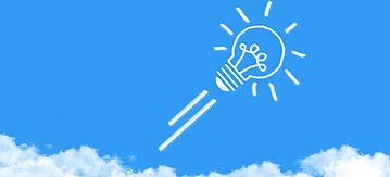 eine stilisierte Glühbirne aus Wolken vor blauem Himmel