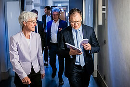 Bundesumweltminister Carsten Schneider vor der Sitzung der Expertenrats für Klimafragen.