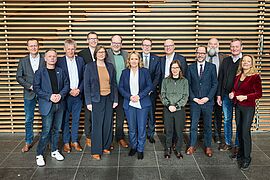 Gruppenbild mit Steffi Lemke beim "Spitzengespräch Meeresschutz und ANK Förderbescheide" in der Landesvertretung Schleswig-Holstein.