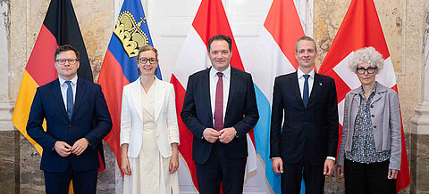 Carsten Schneider mit deutschspracheigen Umweltministerinnen und -minister beim Treffen in Wien