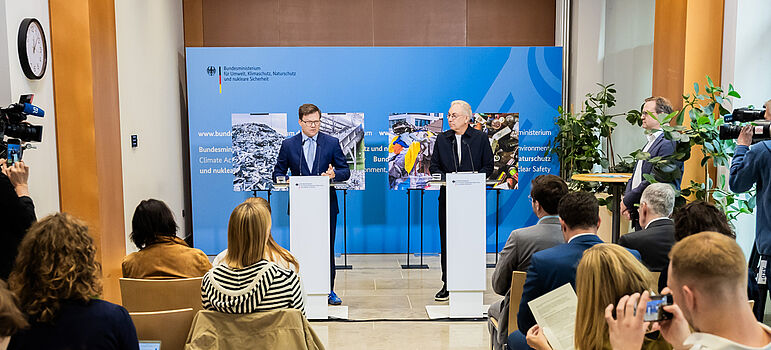 Bundesumweltminister Carsten Schneider und Reiner Sojka