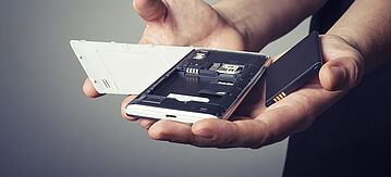 Einzelteile eines Smartphones