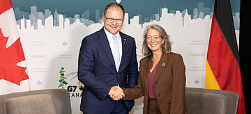 Bundesumweltminister Carsten Schneider und Julie Dabrusin, kanadische Ministerin für Umwelt und Klimawandel 