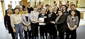 Die Maßnahmenvorschläge wurden im Februar 2020 durch Teilnehmende des Bürgerinnen- und Bürgerdialogs an Bundesumweltministerin Svenja Schulze übergeben