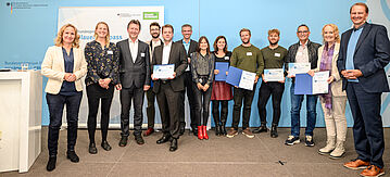 Blauer Kompass: Gruppenbild der Gewinner