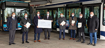 Florian Pronold übergibt Förderbescheid für Elektrobusse