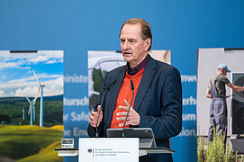 UBA-Präsident Dirk Messner bei der Pressekonferenz zur Klimabilanz 2025