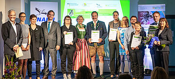 Florian Pronold überreicht Siegerurkunden