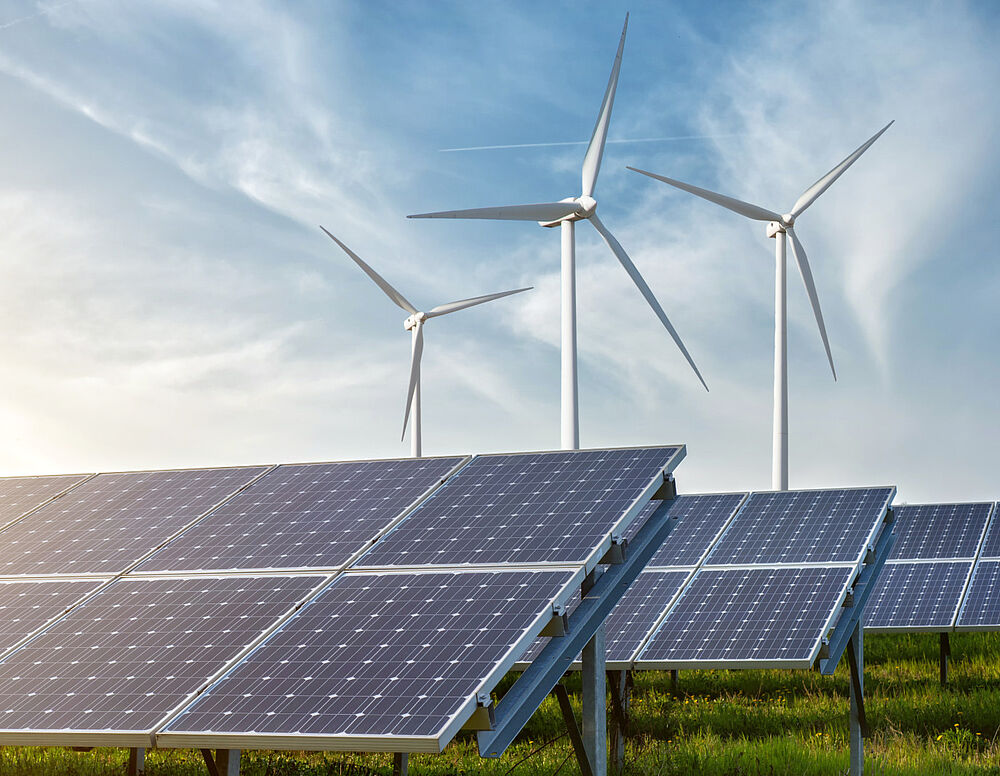 Windräder und Solarpanels